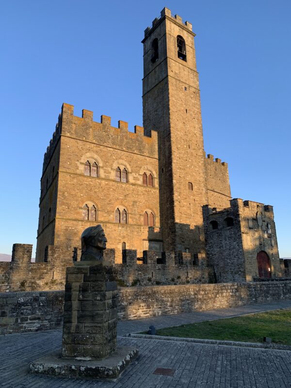 Il Casentino di Dante Alighieri tra il Castello di Poppi, Romena e la memoria di Campaldino