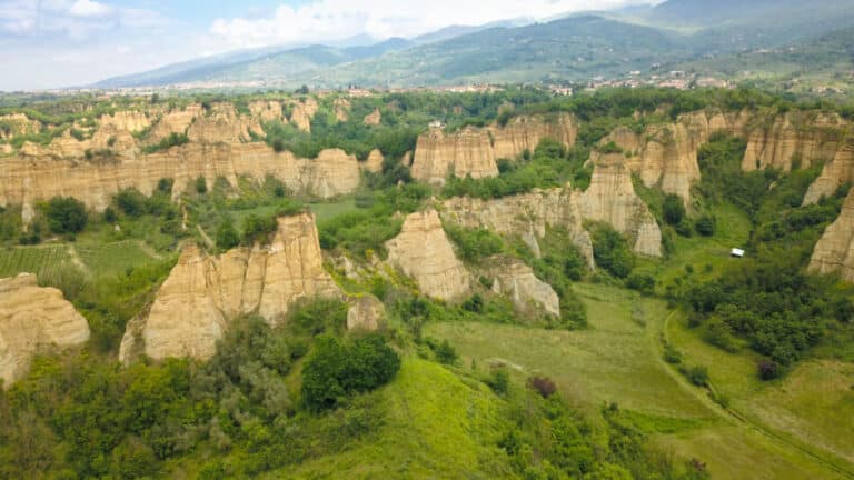 Balze del Valdarno aretino viste dall’alto tra Castelfranco Piandiscò e Loro Ciuffenna
