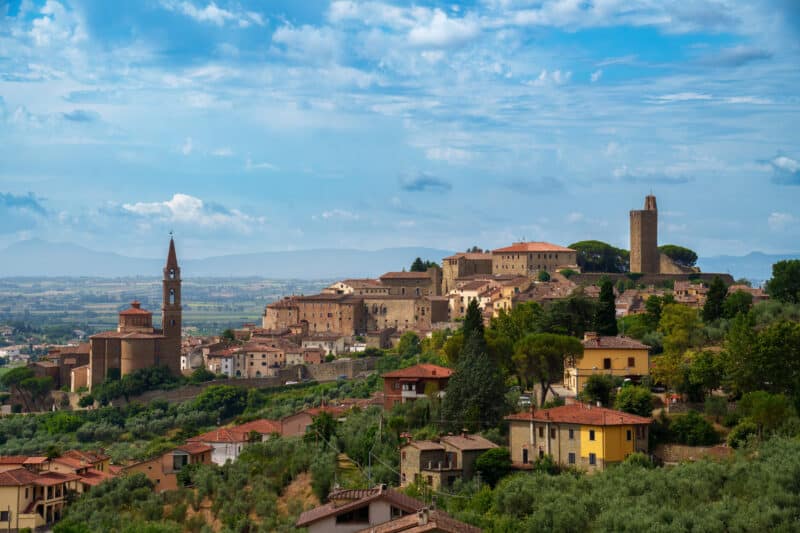 skyline di Castiglion Fiorentino con palazzi storici nella Valdichiana