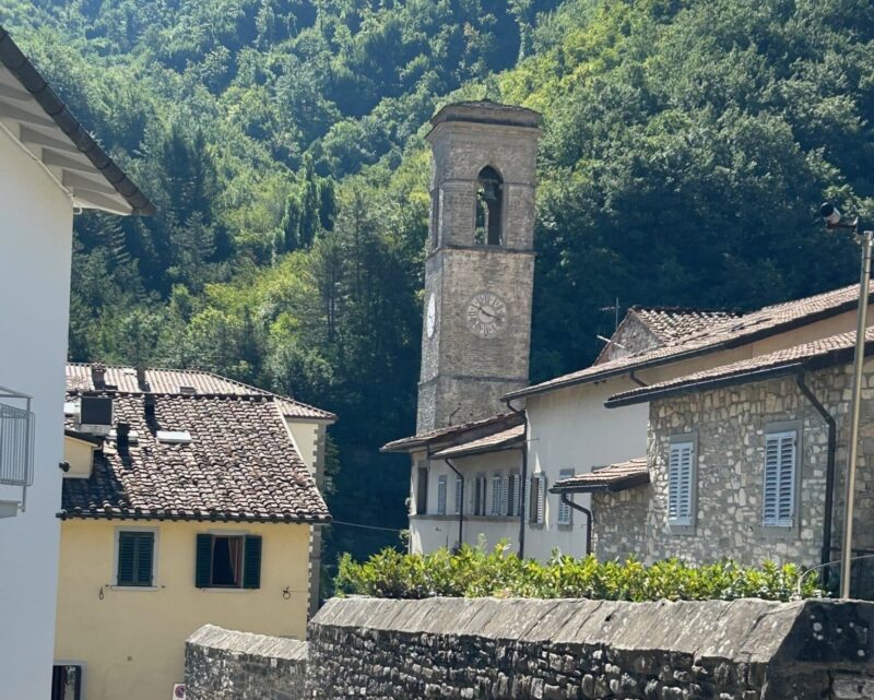 Basilica di Santa Maria Assunta nel centro storico di Bagno di Romagna, nel cuore dell’Appennino romagnolo.
